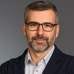 Headshot of David Serrano